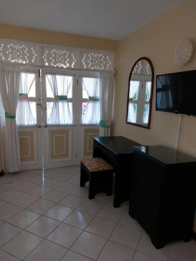 Cozy Villa Escape Runaway Bay Exterior photo